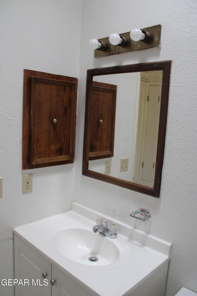 Building Photo - 10736 Obsidian St