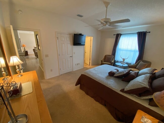 Building Photo - Warm and Inviting ANNUAL 2 + 2 Turnkey Patio Villa in The Village of Mallory