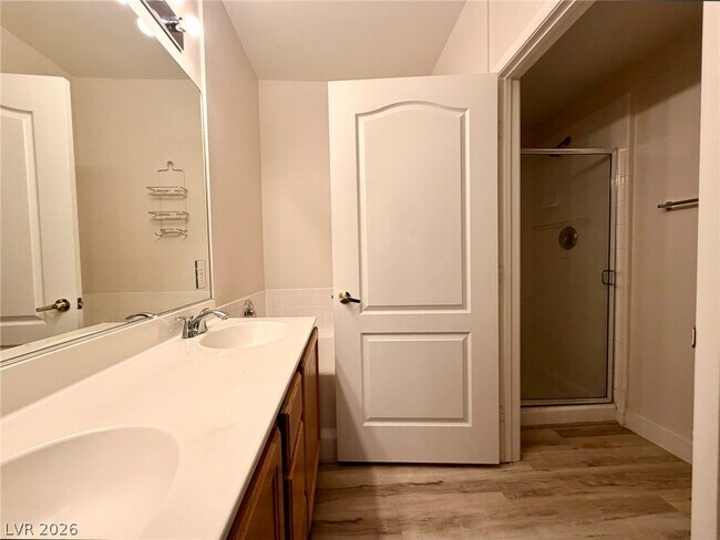 Building Photo - 9901 Trailwood Dr