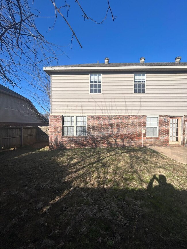 Building Photo - 3005 SW Amberwood Ave