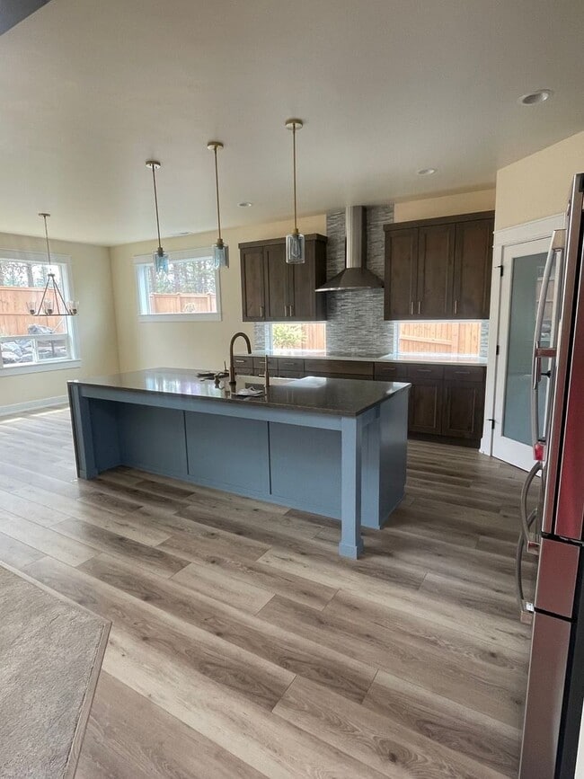 Building Photo - Newer Home in Shevlin West with Mountain V...