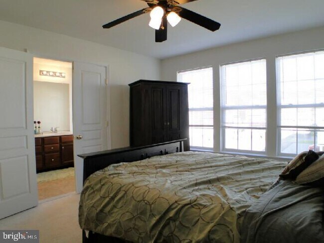 Building Photo - 1914 Cavalier Ln