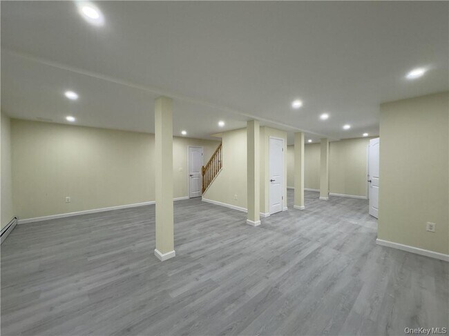 Building Photo - 20-A Apple Bee Farm Ln