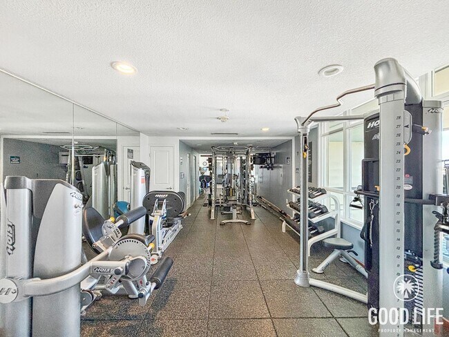 Building Photo - STUNNING 2 BED/2 BATH CONDO AVAILABLE IN THE DISCOVERY BUILDING IN CORTEZ HILL!