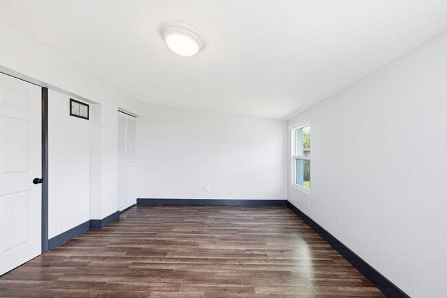 Building Photo - 102 SE El Sito Ct