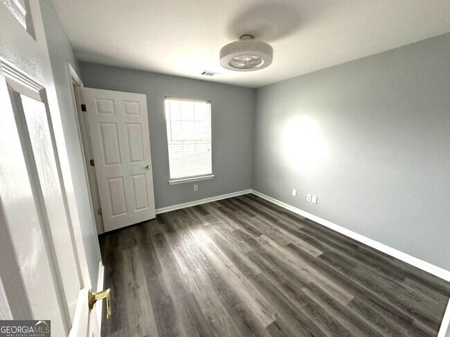 Building Photo - 5496 Village Trace