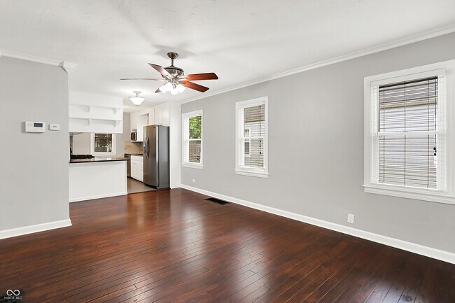 Building Photo - 5039 Primrose Ave