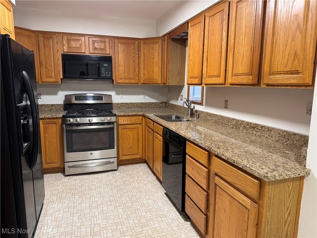 Building Photo - 8896 Spring Valley Dr