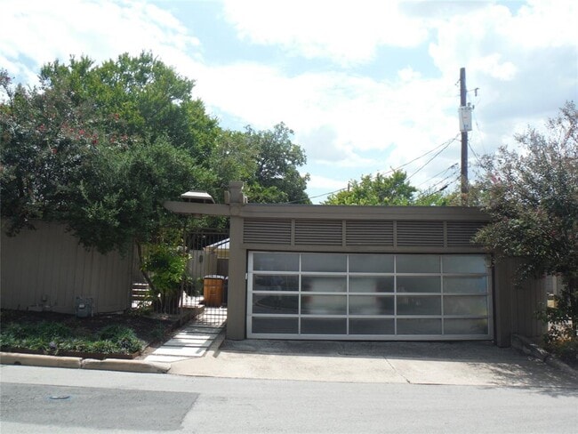 Building Photo - 1210 Marshall Ln