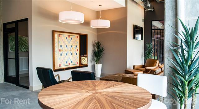 Building Photo - 1310 Iris Dr