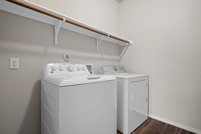 Building Photo - 5415 Moni Rock Dr