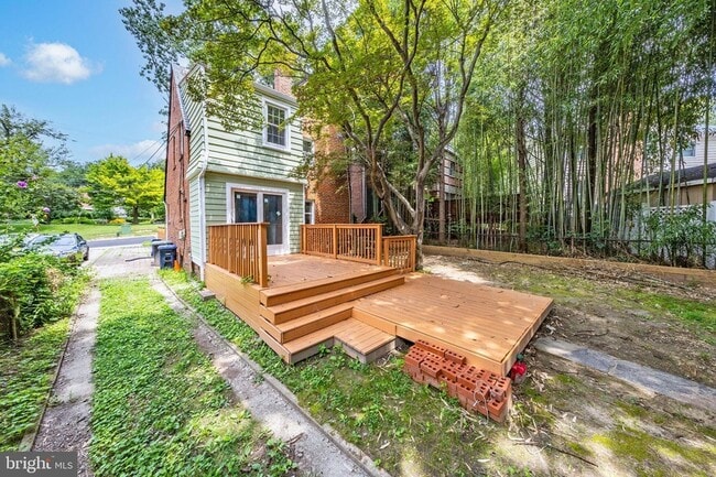 Building Photo - 2804 McKinley St NW