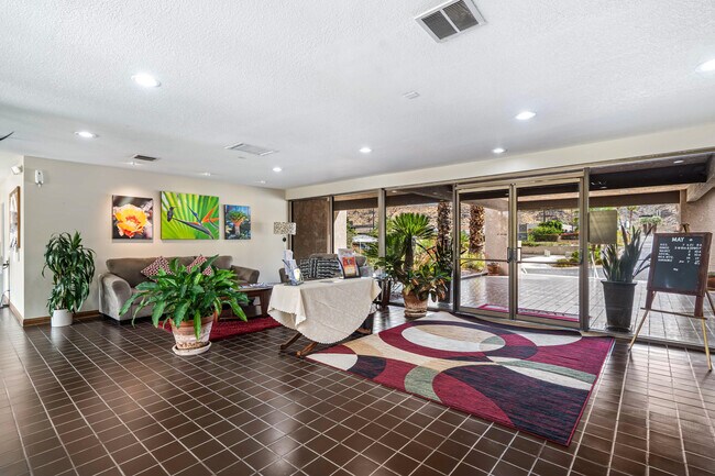 Building Photo - 117 Aliso Dr