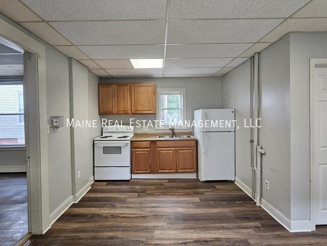Building Photo - 139 Oak St