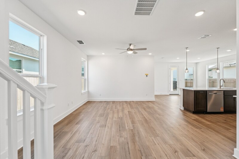 Building Photo - 1112 Yaupon Holly Dr