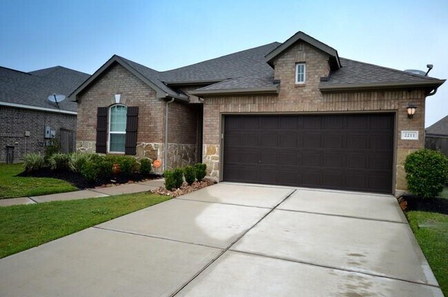 Building Photo - 2211 Hidden Meadow Ln