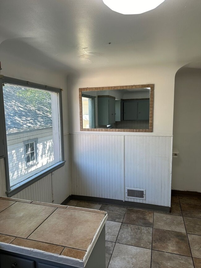 Building Photo - 1206 14th Ave