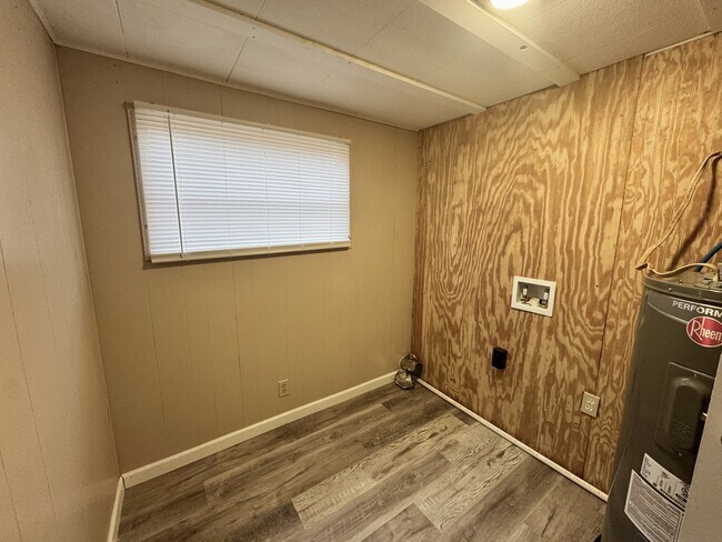 Building Photo - 6 Fox Ln