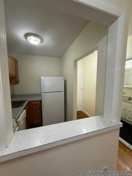 Building Photo - 34 Gardner St