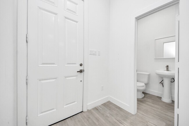 Building Photo - 7612 Easter St