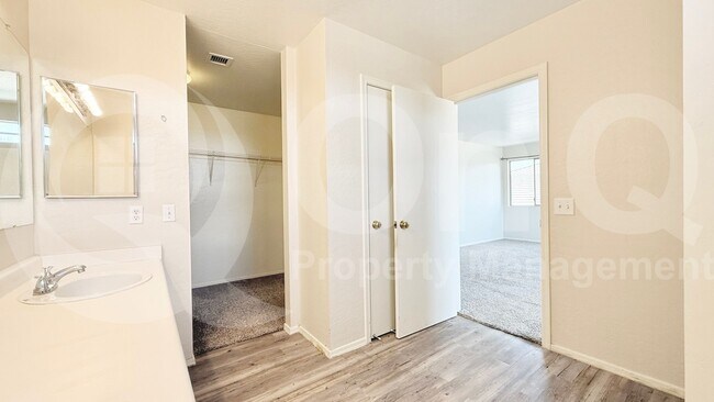 Building Photo - 7405 S 30th Ave