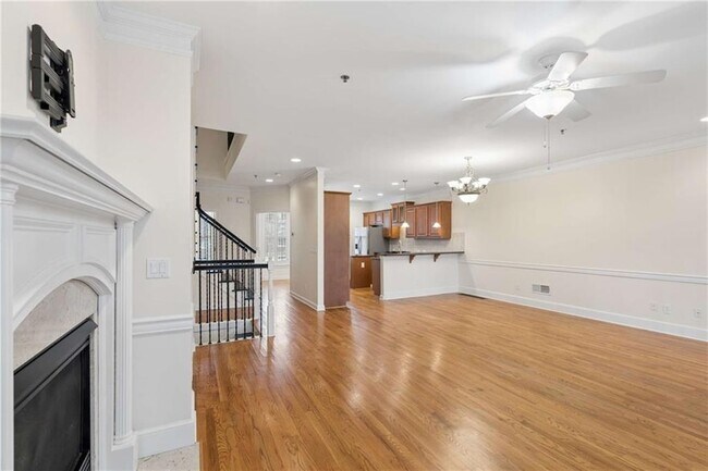 Building Photo - 610 Vinings Estates Dr SE