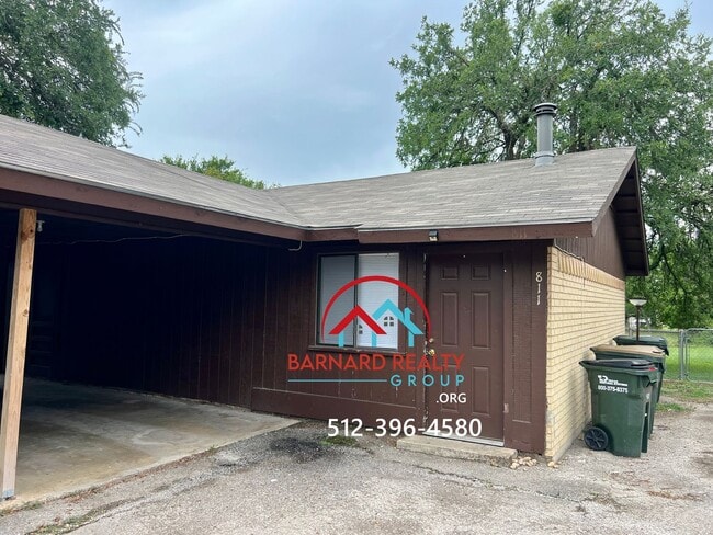 Primary Photo - Available Now: 2 bed/1 bath Duplex With Hu...