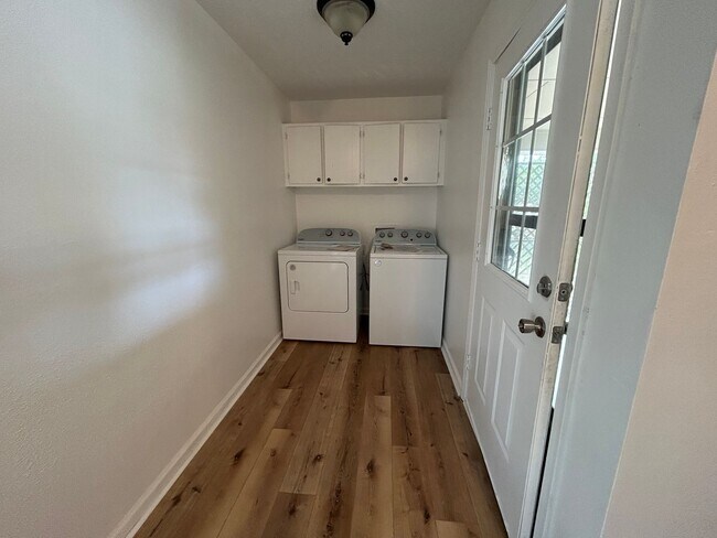 Building Photo - 449 Joshwood Dr