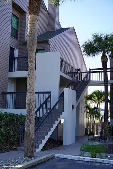 Building Photo - 534 Pinellas Bayway S