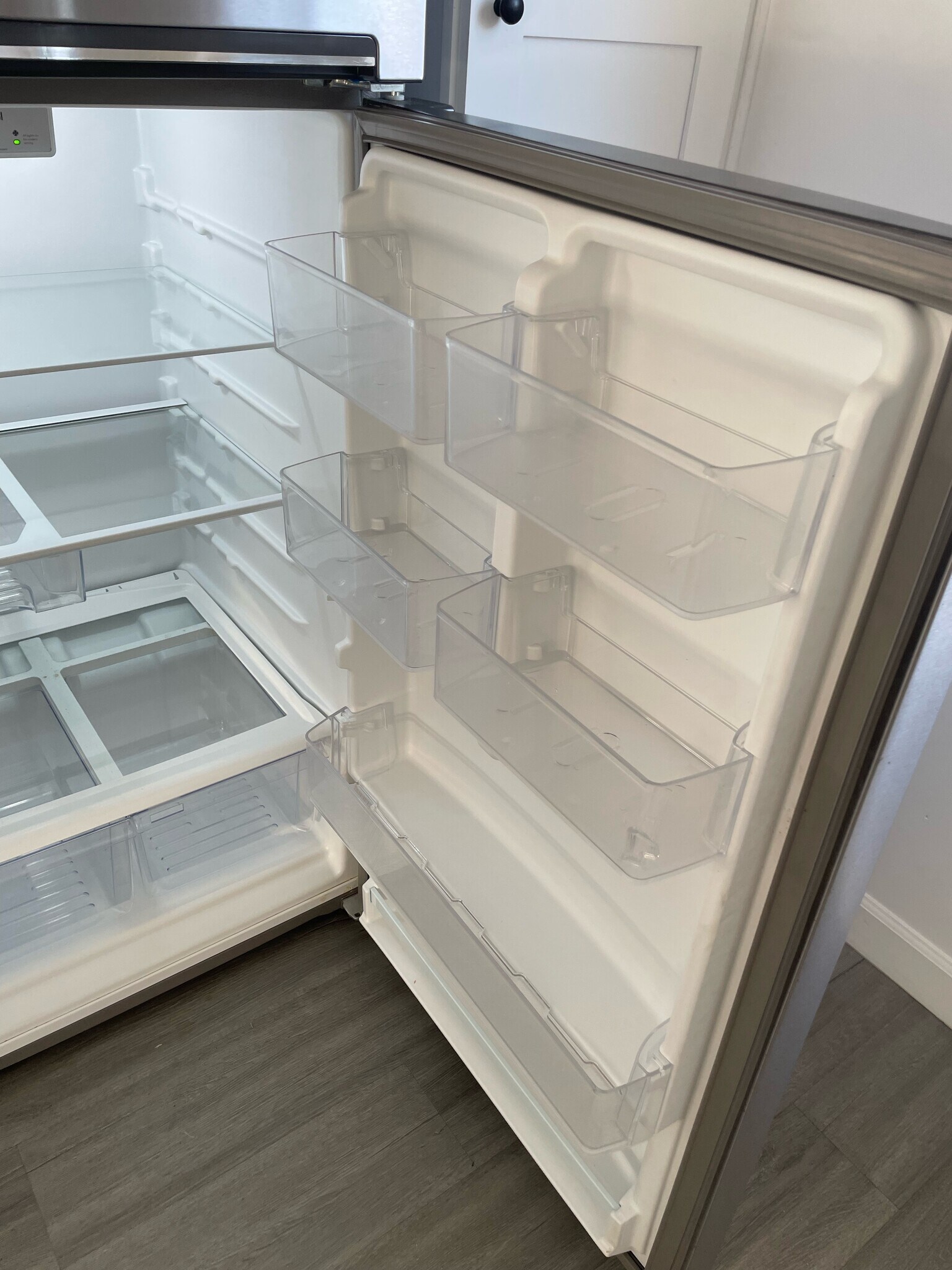 Building Photo - 265 E 69th Way