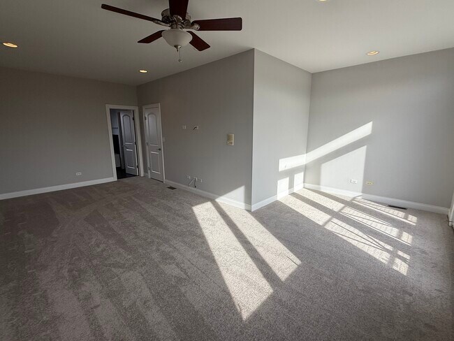 Building Photo - 7006 W Medill Ave