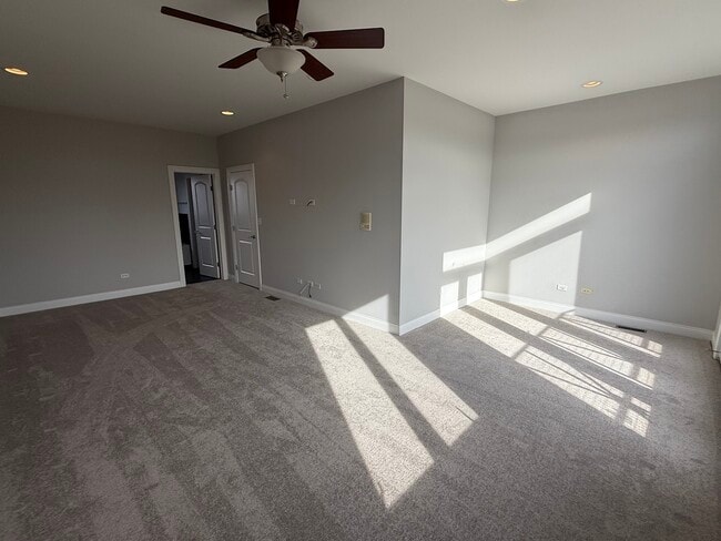 Building Photo - 7008 W Medill Ave