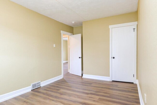 Building Photo - 2319 7th Ave