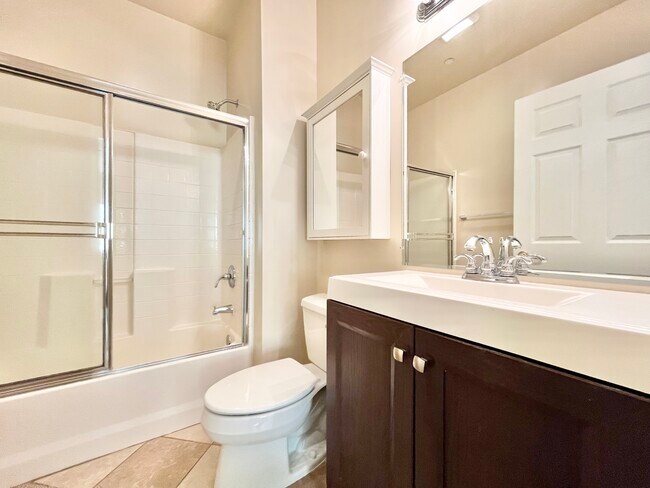 Building Photo - 22651 Del Valle St