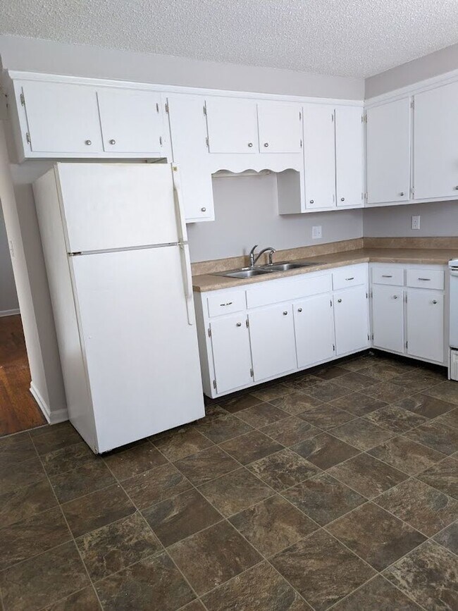 Building Photo - Martha Lane-414