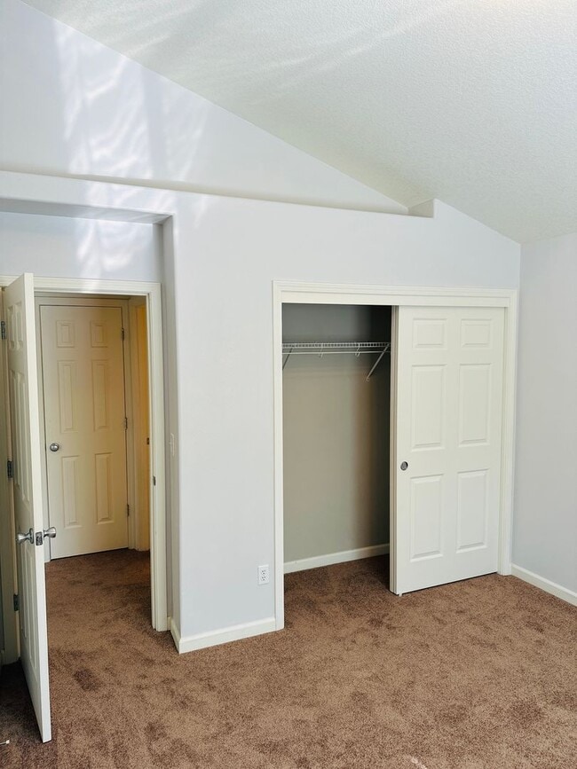 Building Photo - Charming Home in Terrific Central Location