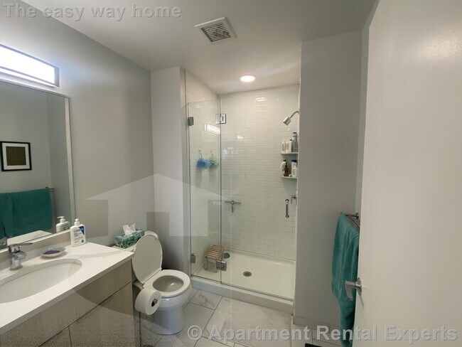 Building Photo - 10 Soden St