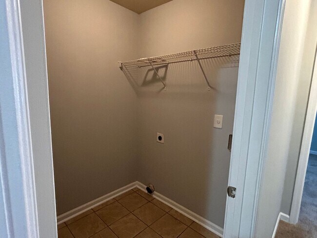 Building Photo - 3 Bedroom Townhome off River Watch Pkwy