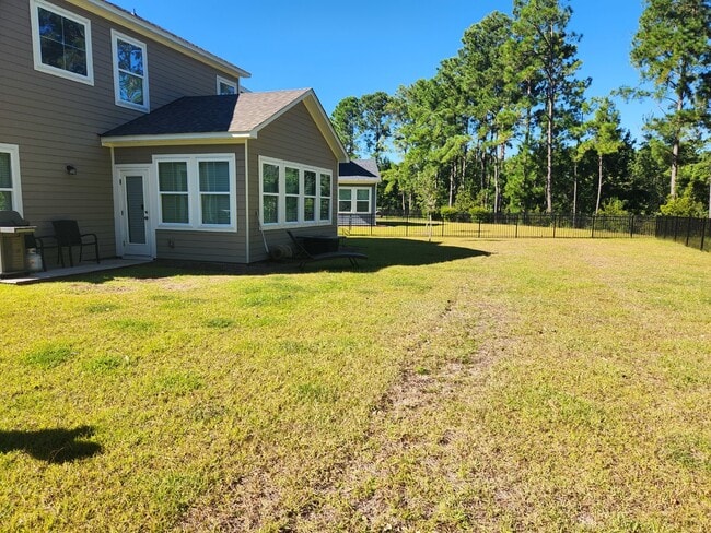 Building Photo - Four Bedroom Home on the North End of Hilton Head Island!