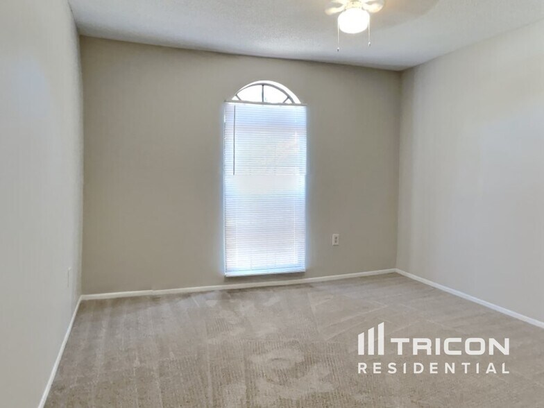 Building Photo - 1203 70th Dr E