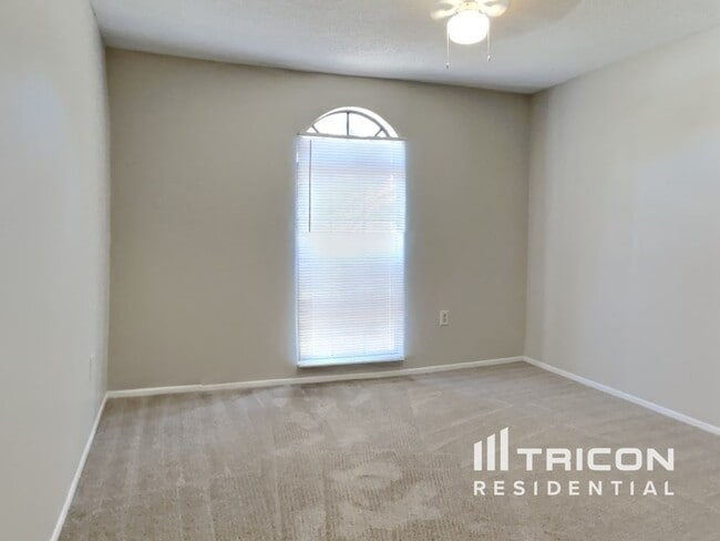 Building Photo - 1203 70th Dr E