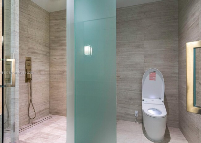 Building Photo - 18975 Collins Ave