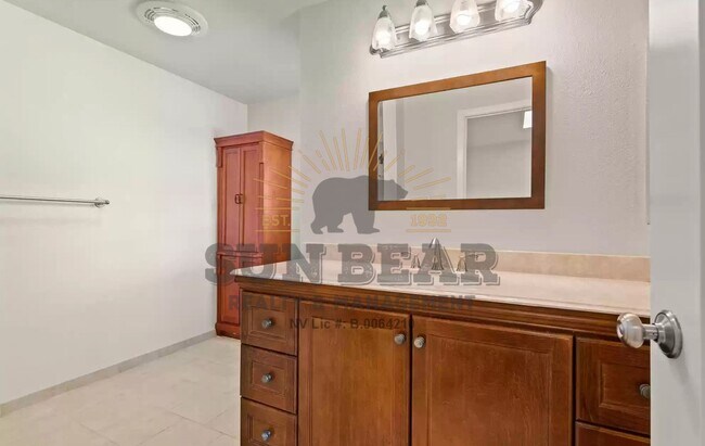 Building Photo - 4 Bedroom in Reno!!!  Great Location!