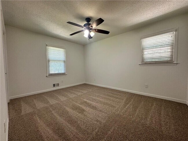 Building Photo - 360 Teague Dr NW