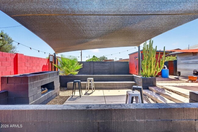 Building Photo - 346 E Papago Dr