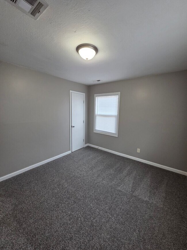 Building Photo - 2118 Greenway Blvd