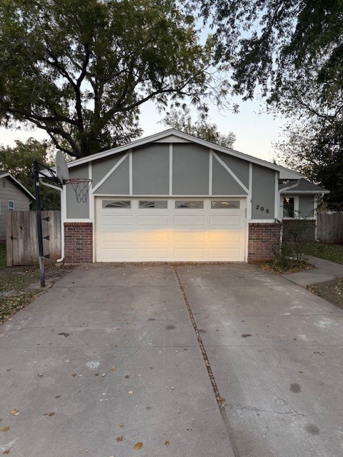 Building Photo - 208 N Cedar