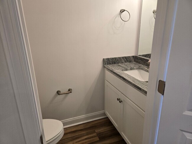 Building Photo - 3 Bedroom 2.5 Bath Townhome located in Valdosta, GA Minutes from Moody