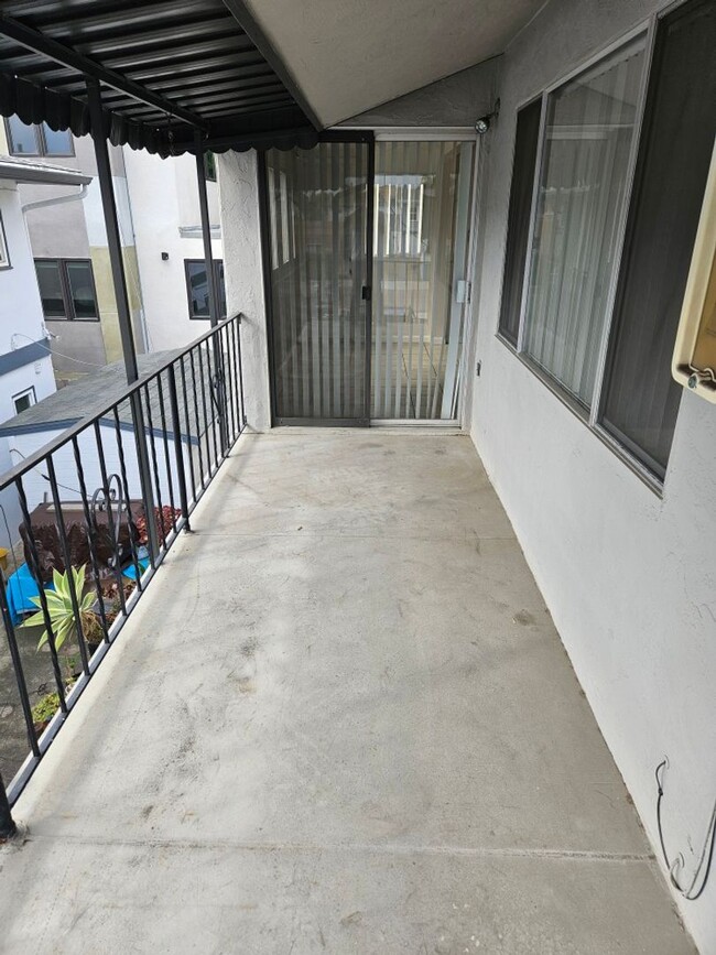 Building Photo - 2 Bedroom - 1 Bathroom unit in Point Loma