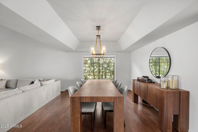 Building Photo - 8649 N Willowrain Ct